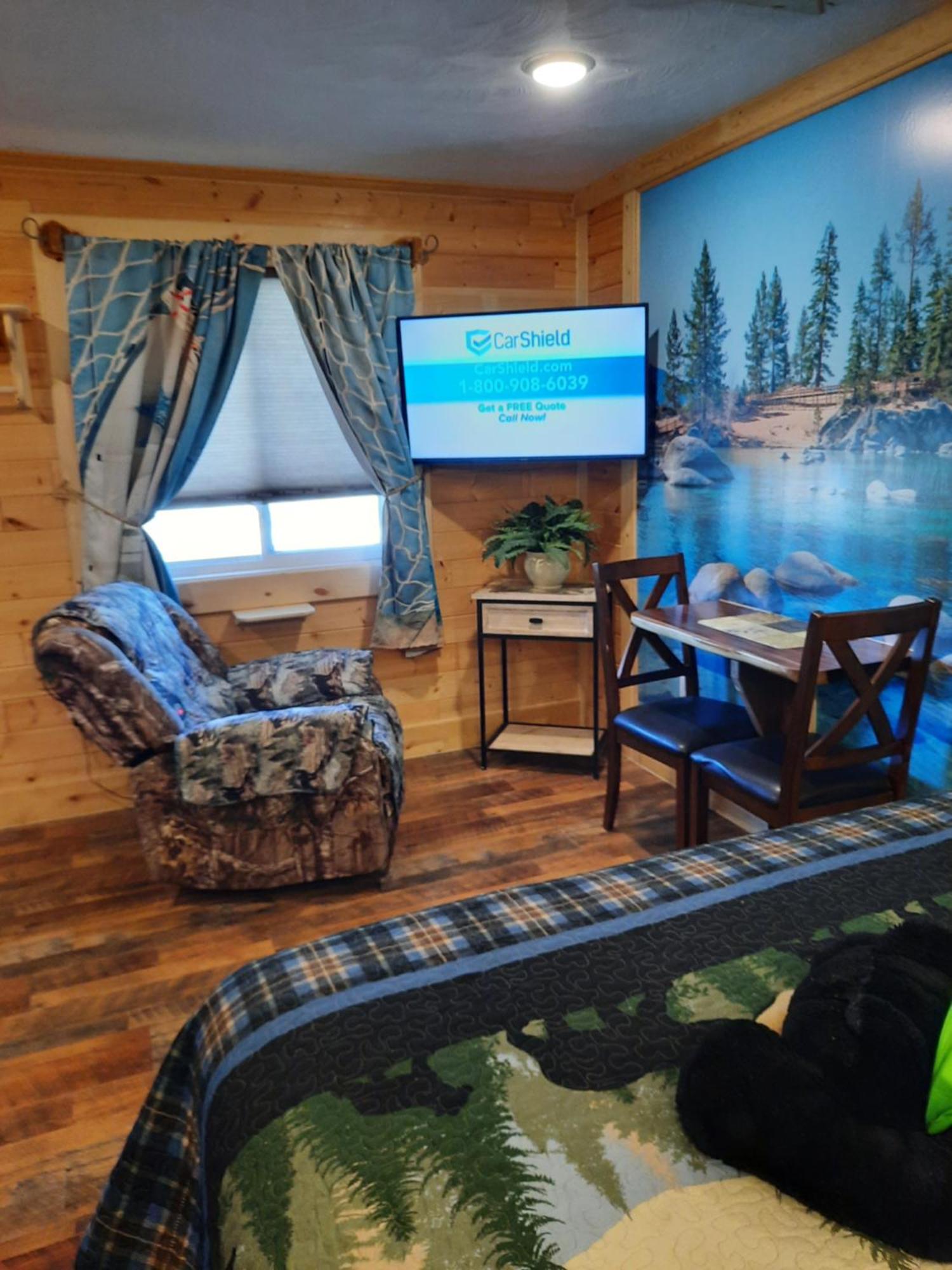 Bear Cove Inn Сент Игнас Екстериор снимка