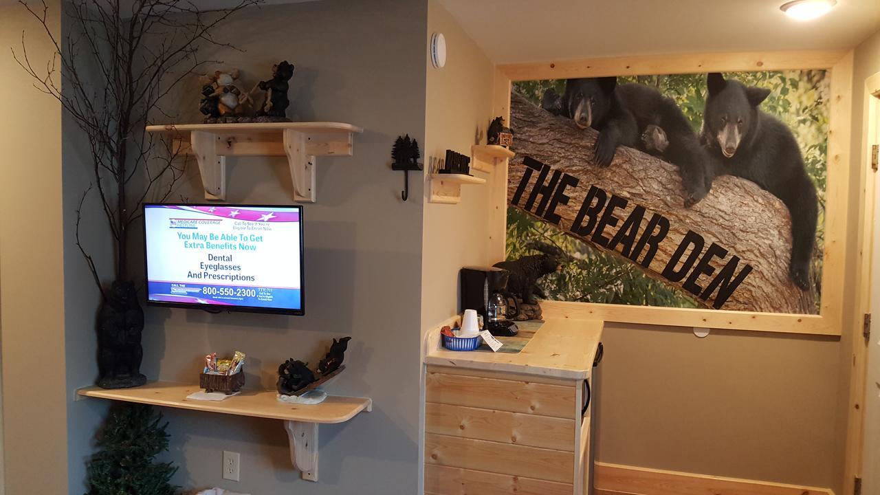 Bear Cove Inn Сент Игнас Екстериор снимка