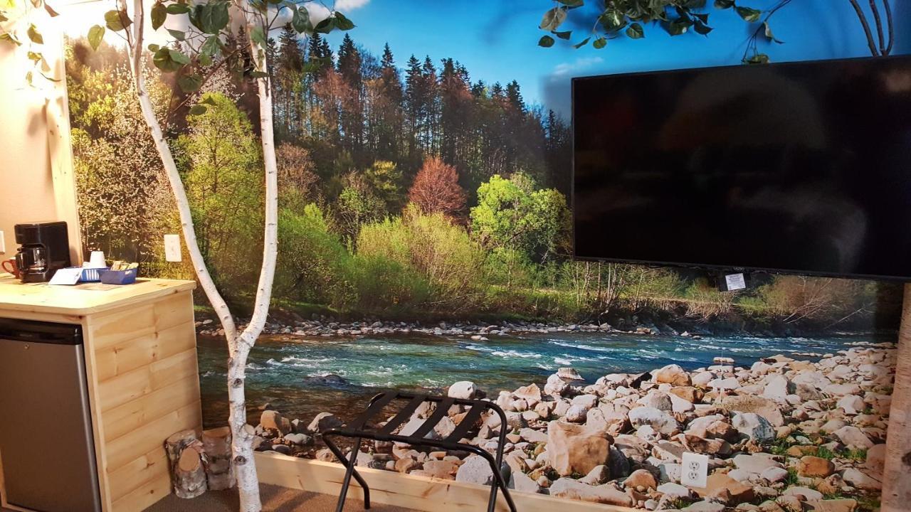 Bear Cove Inn Сент Игнас Екстериор снимка
