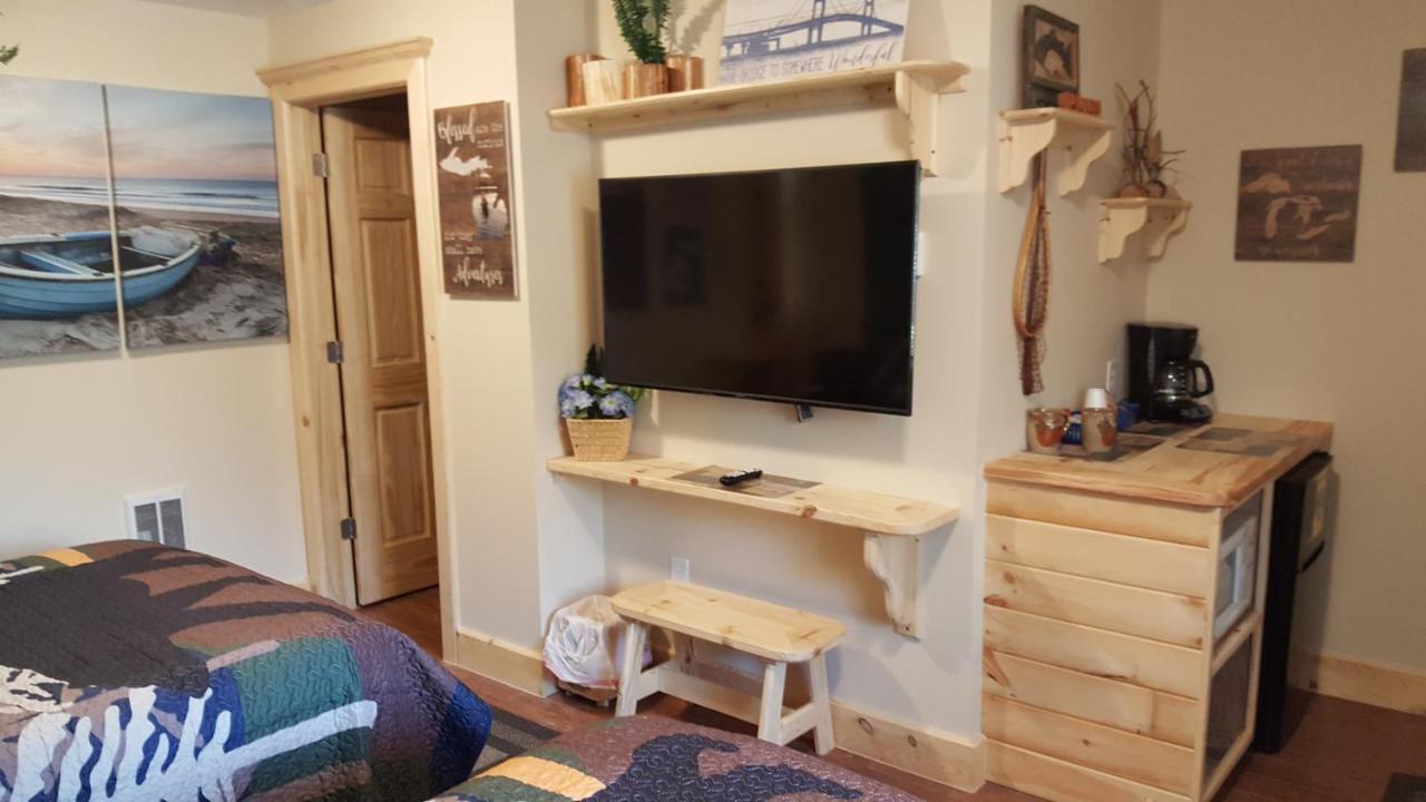 Bear Cove Inn Сент Игнас Екстериор снимка