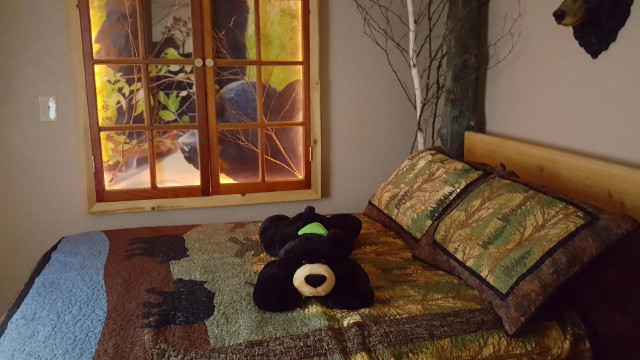 Bear Cove Inn Сент Игнас Екстериор снимка